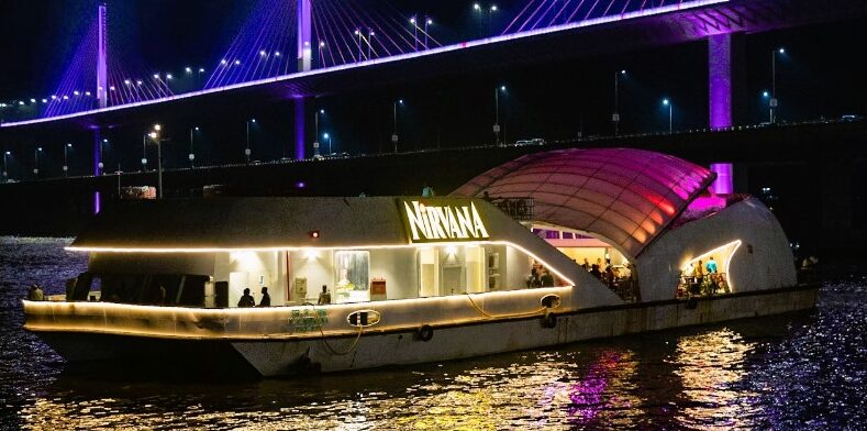dinner cruise party